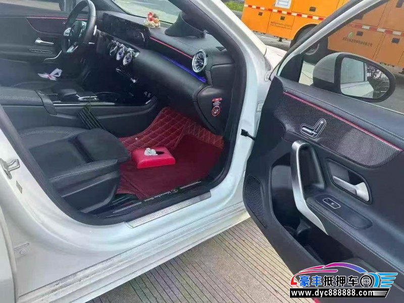 22年奔驰A轿车抵押车出售