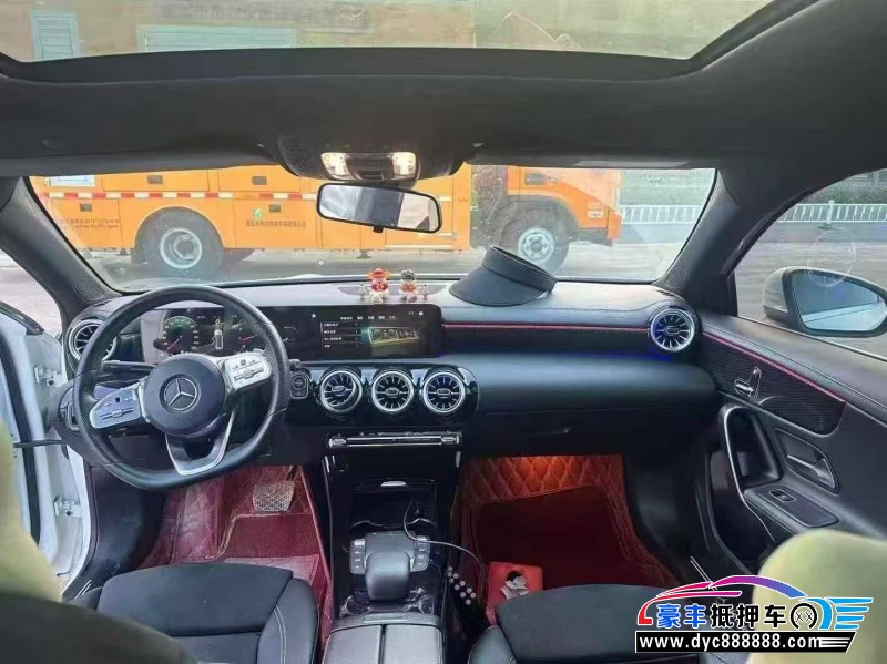 22年奔驰A轿车抵押车出售