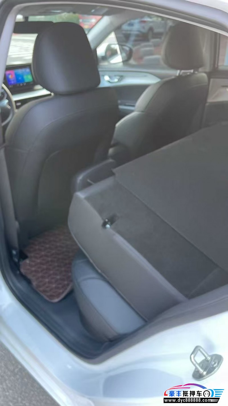 24年吉利几何轿车抵押车出售