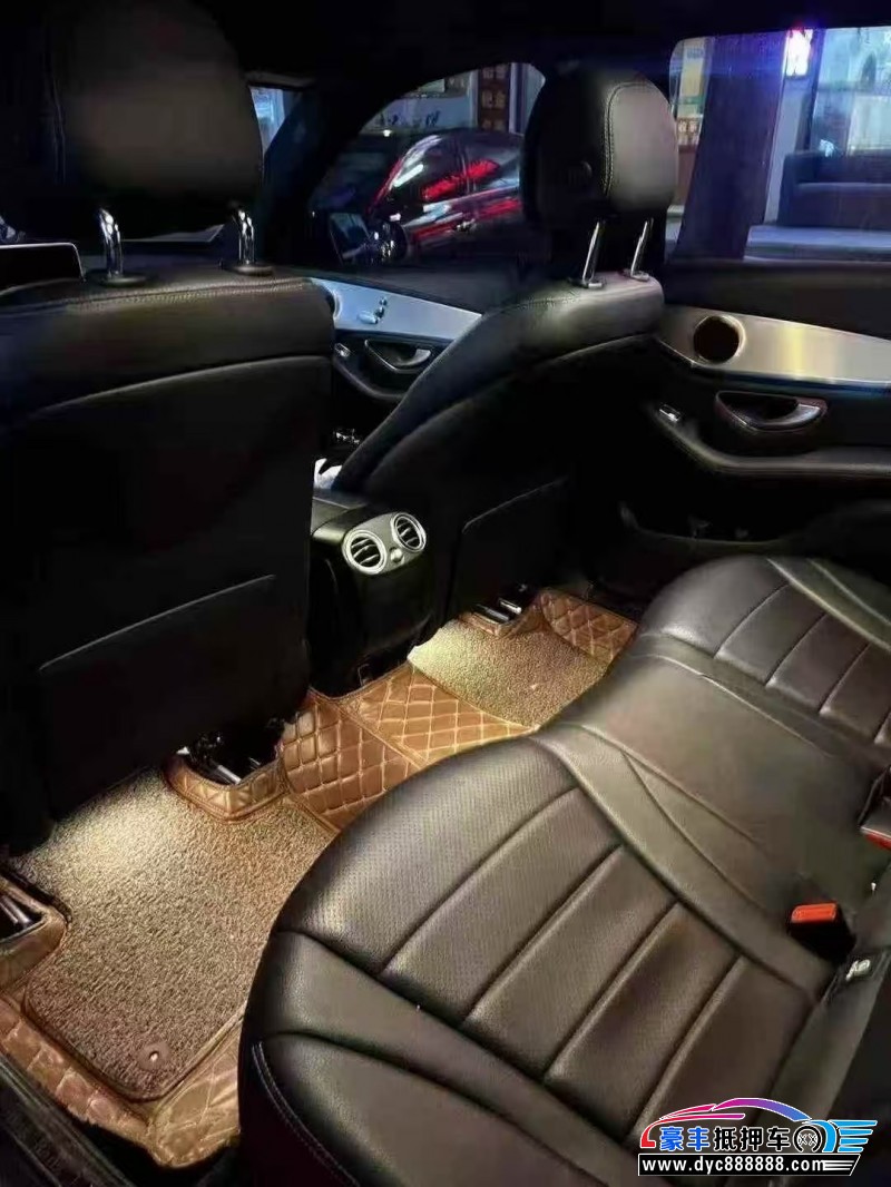 19年奔驰GLC轿车抵押车出售