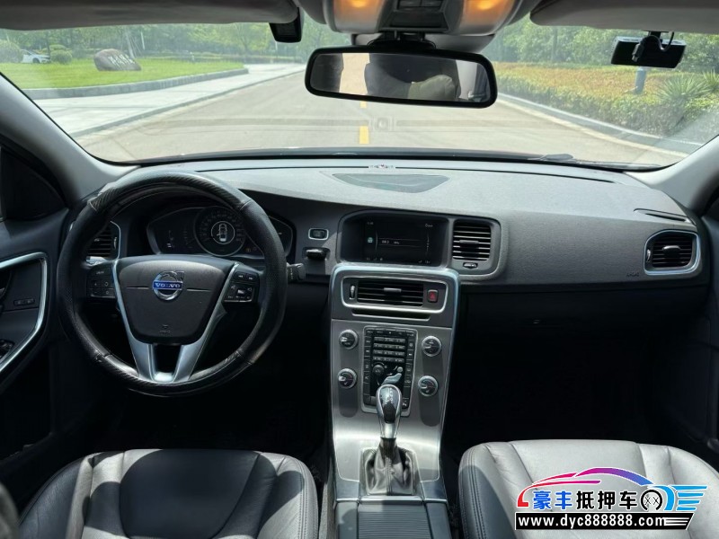 14年沃尔沃S60轿车抵押车出售