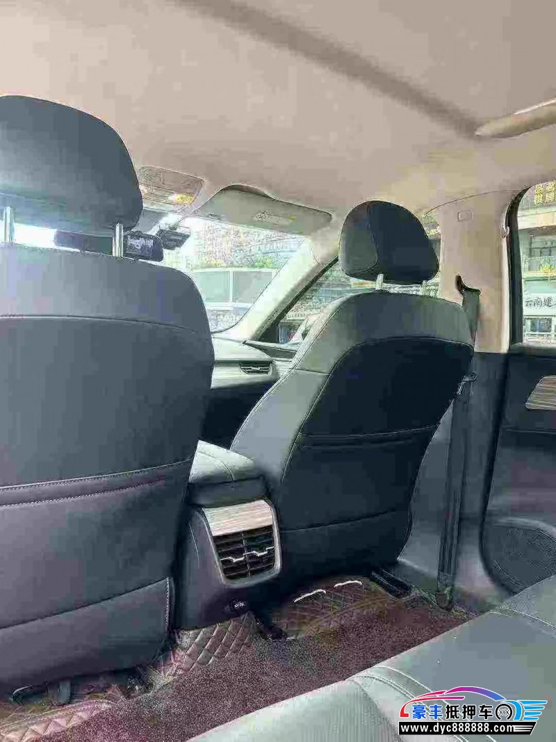 25年红旗EQM5轿车抵押车出售