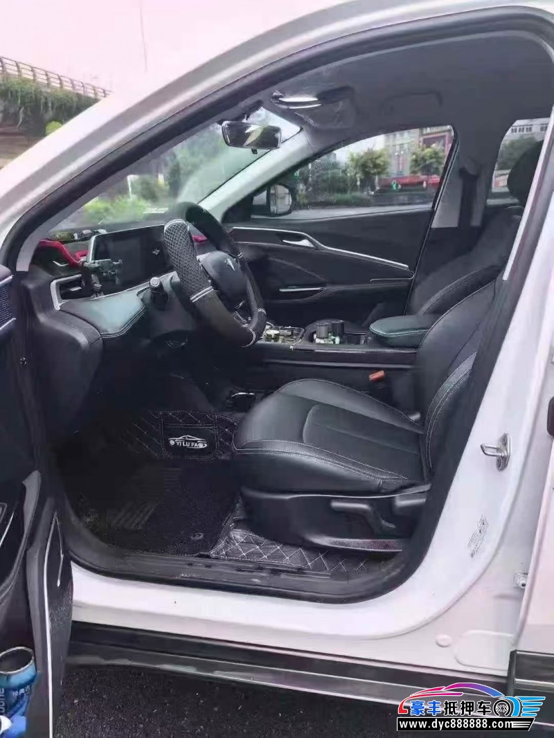 23年哪吒U轿车抵押车出售