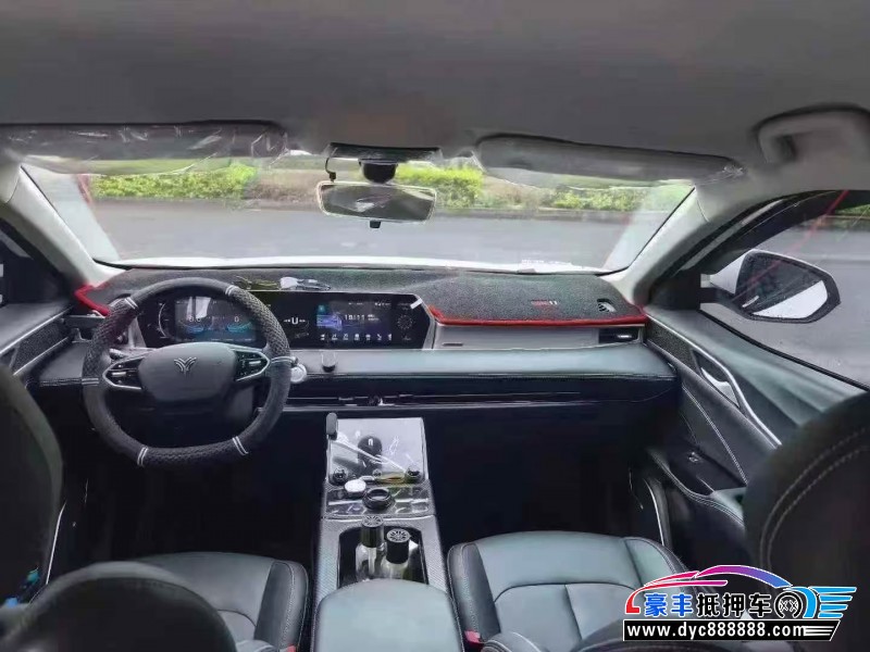 23年哪吒U轿车抵押车出售