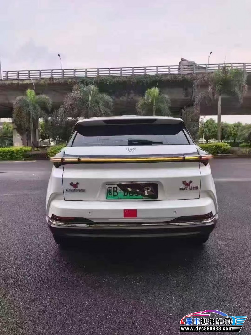 23年哪吒U轿车抵押车出售