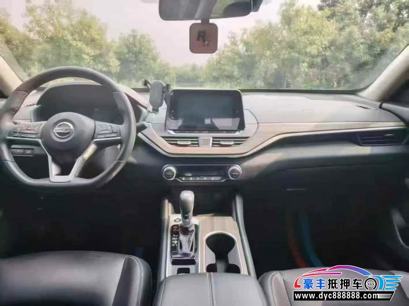 22年日产天籁轿车抵押车出售