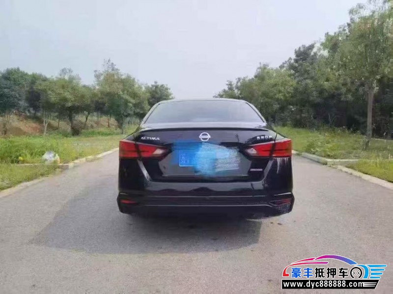 22年日产天籁轿车抵押车出售