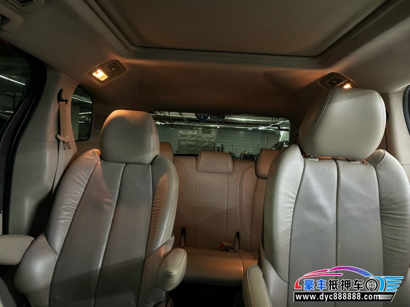 11年别克GL8轿车抵押车出售