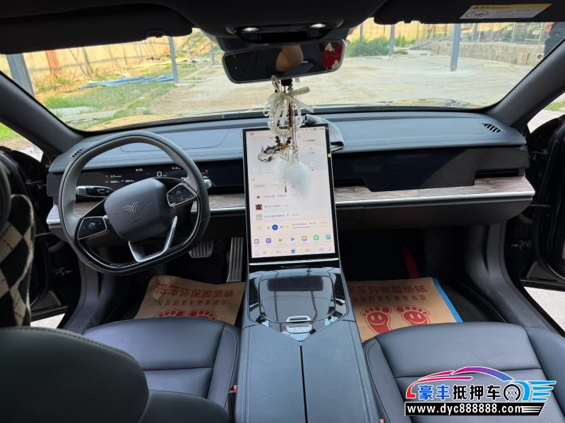 24年哪吒S轿车抵押车出售