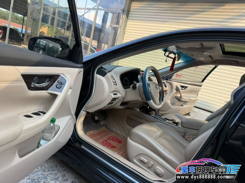 16年日产天籁轿车抵押车出售