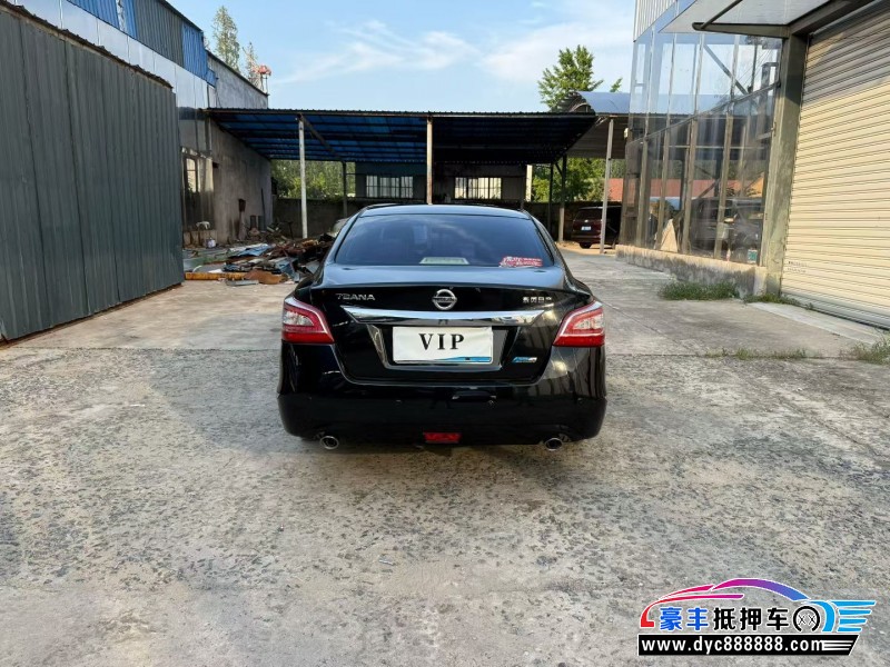 16年日产天籁轿车抵押车出售