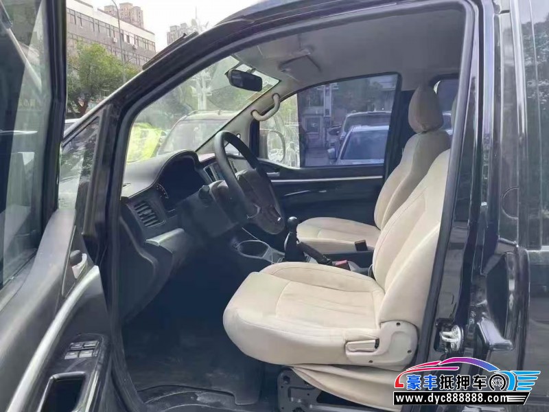 22年东风风行m5轿车抵押车出售