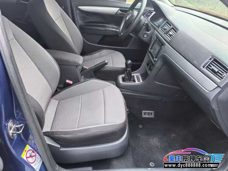 13年大众朗行轿车抵押车出售