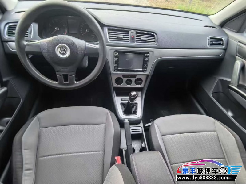 13年大众朗行轿车抵押车出售