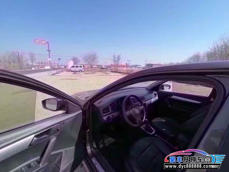 14年大众朗行轿车抵押车出售