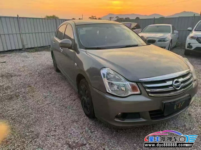 16年日产轩逸轿车抵押车出售