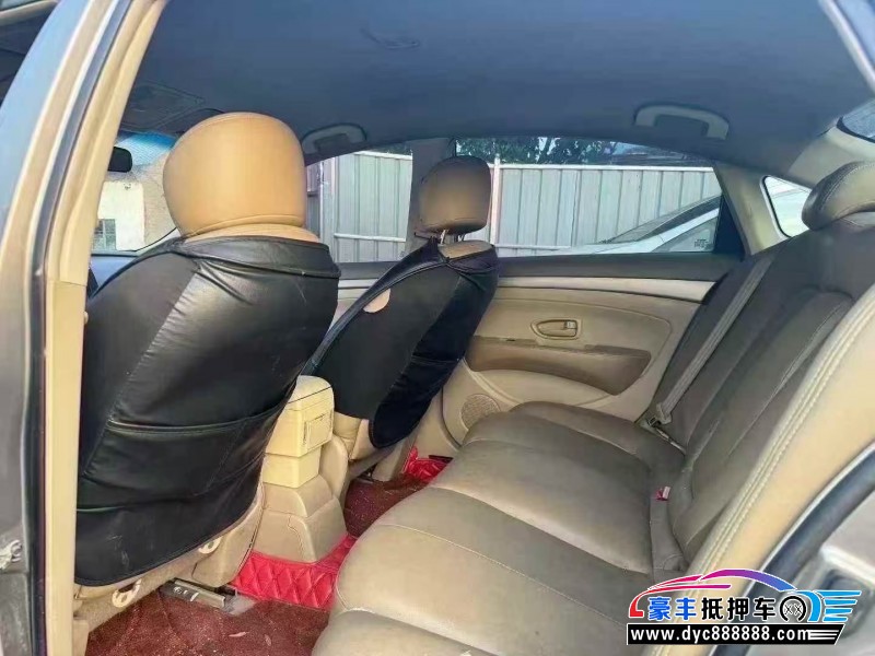 16年日产轩逸轿车抵押车出售