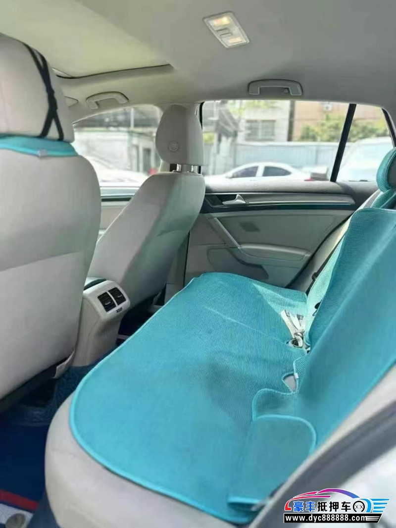 15年大众高尔夫轿车抵押车出售