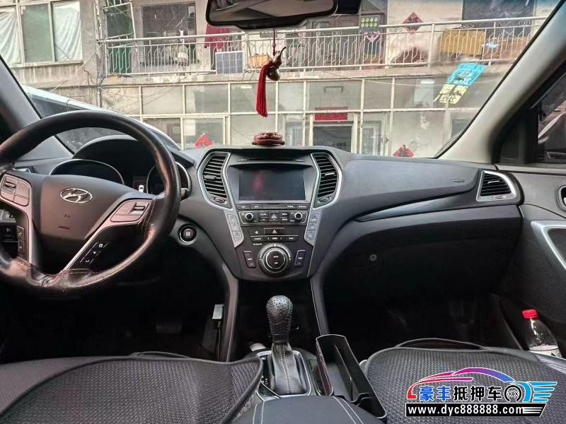 19年现代全新胜达轿车抵押车出售