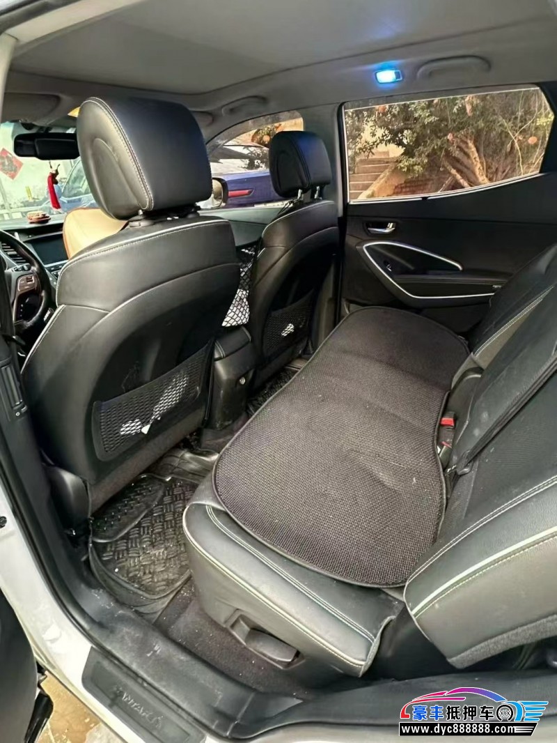 19年现代全新胜达轿车抵押车出售