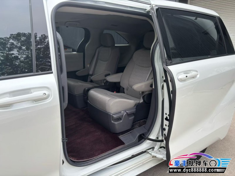 24年丰田塞纳轿车抵押车出售