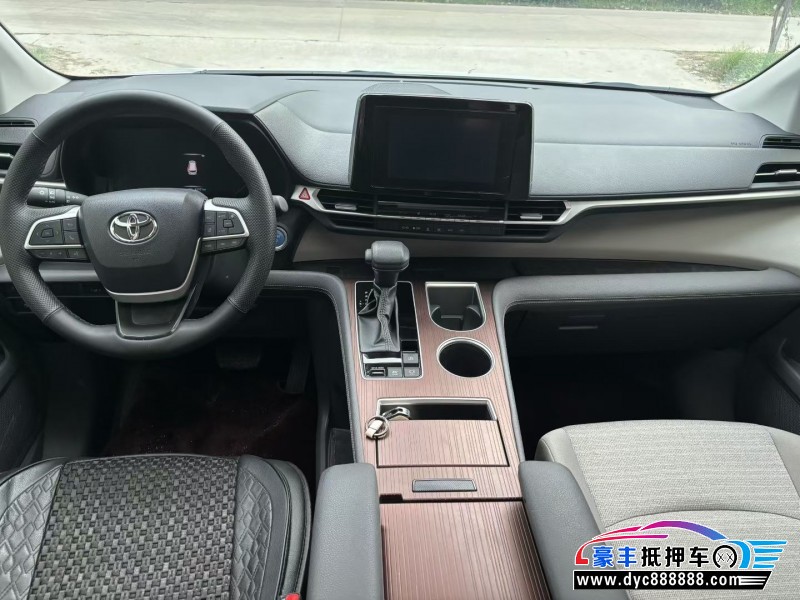 24年丰田塞纳轿车抵押车出售