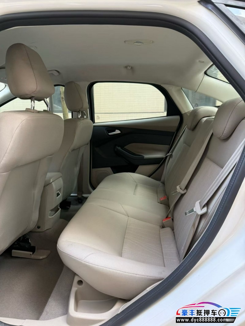 17年福特福克斯轿车抵押车出售