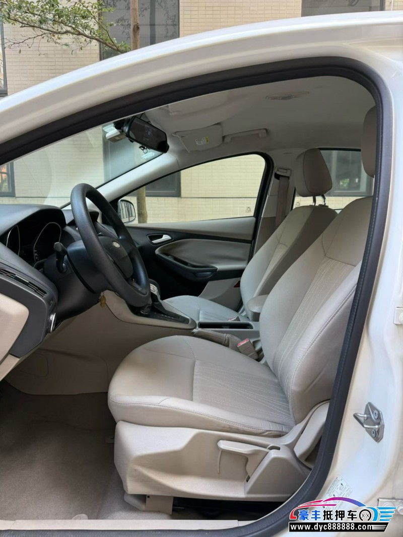 17年福特福克斯轿车抵押车出售