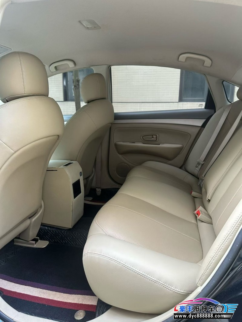 17年日产轩逸轿车抵押车出售