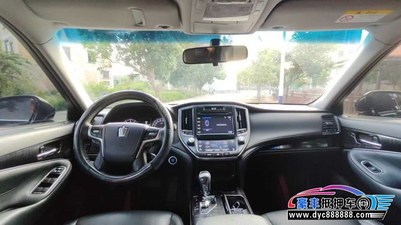 16年丰田皇冠轿车抵押车出售