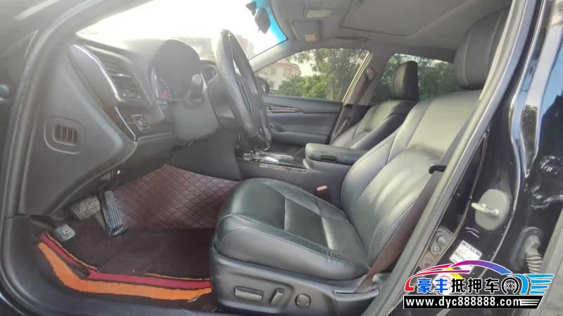 16年丰田皇冠轿车抵押车出售