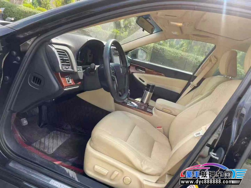 15年丰田皇冠轿车抵押车出售