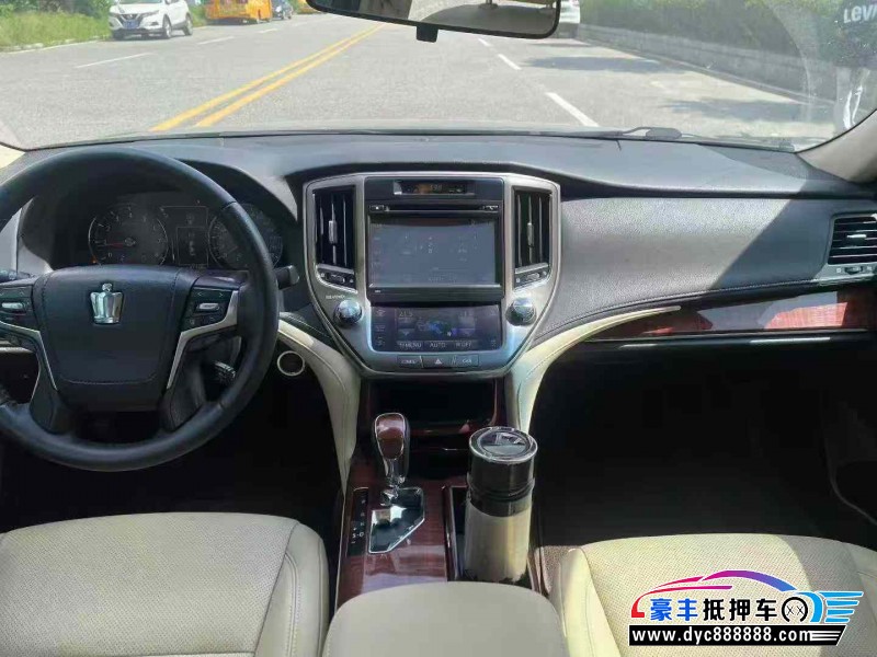 15年丰田皇冠轿车抵押车出售