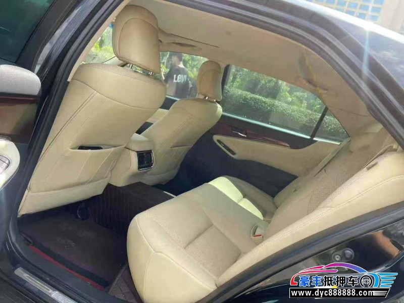 15年丰田皇冠轿车抵押车出售