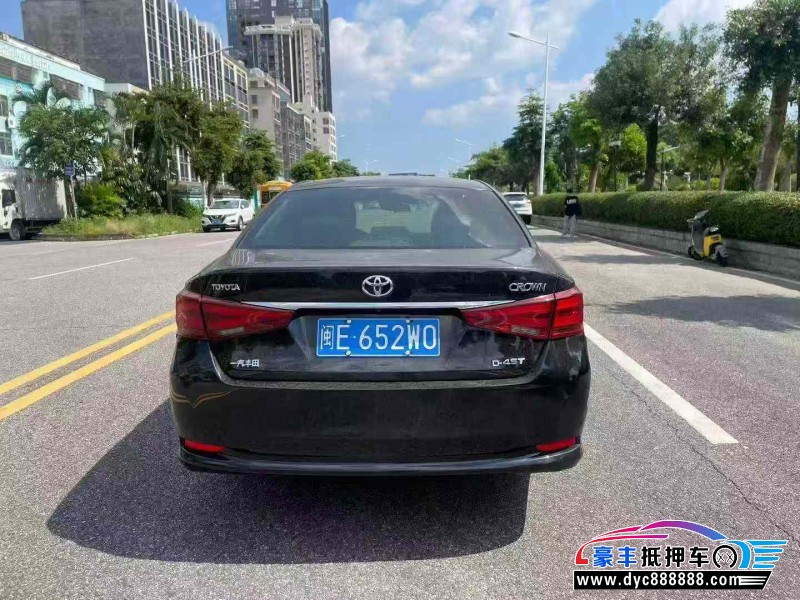 15年丰田皇冠轿车抵押车出售