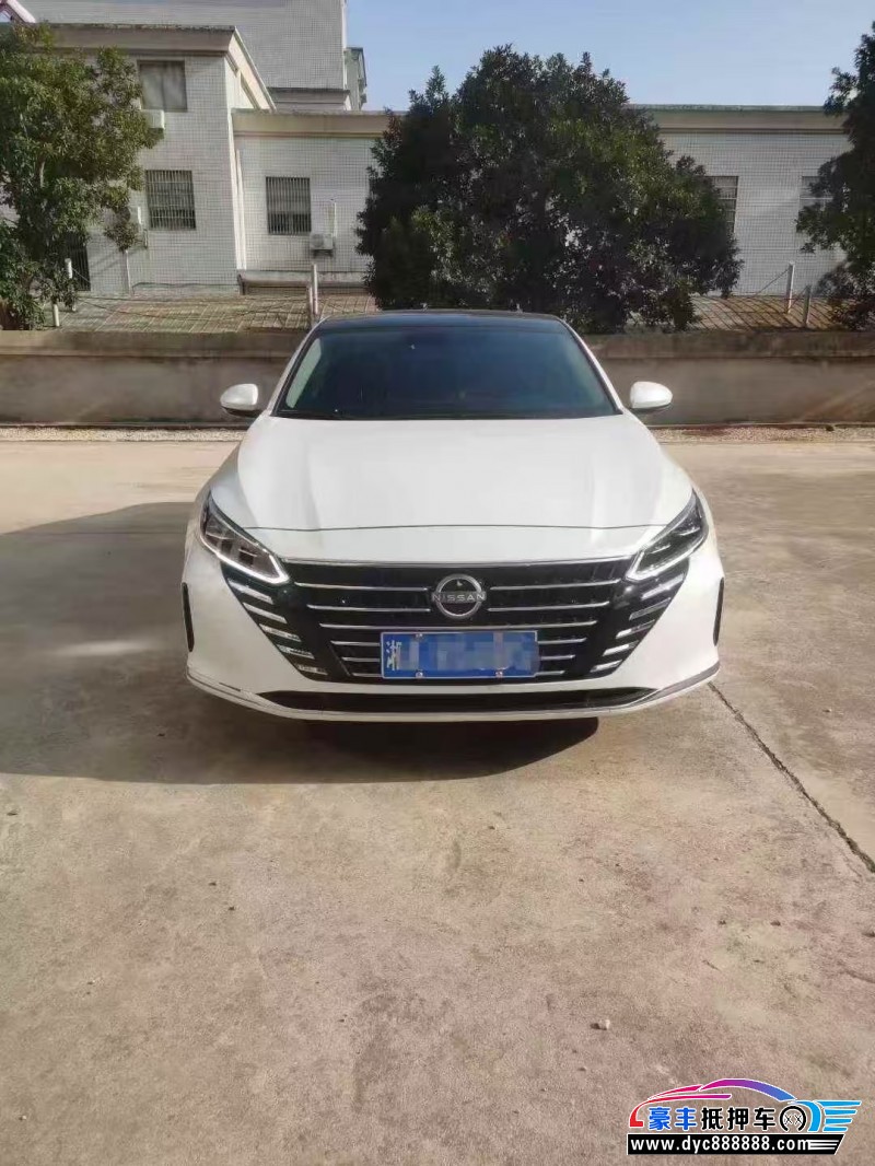 25年日产天籁轿车抵押车出售