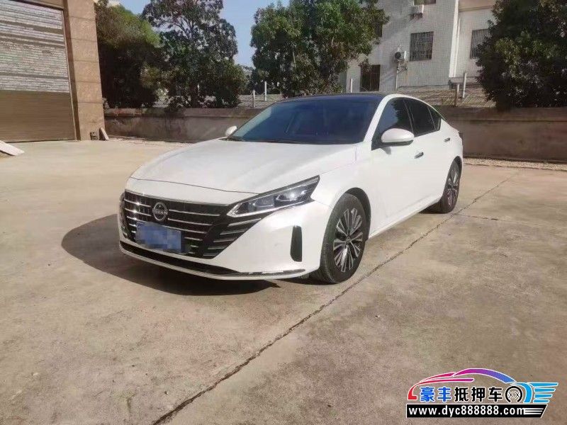 25年日产天籁轿车抵押车出售