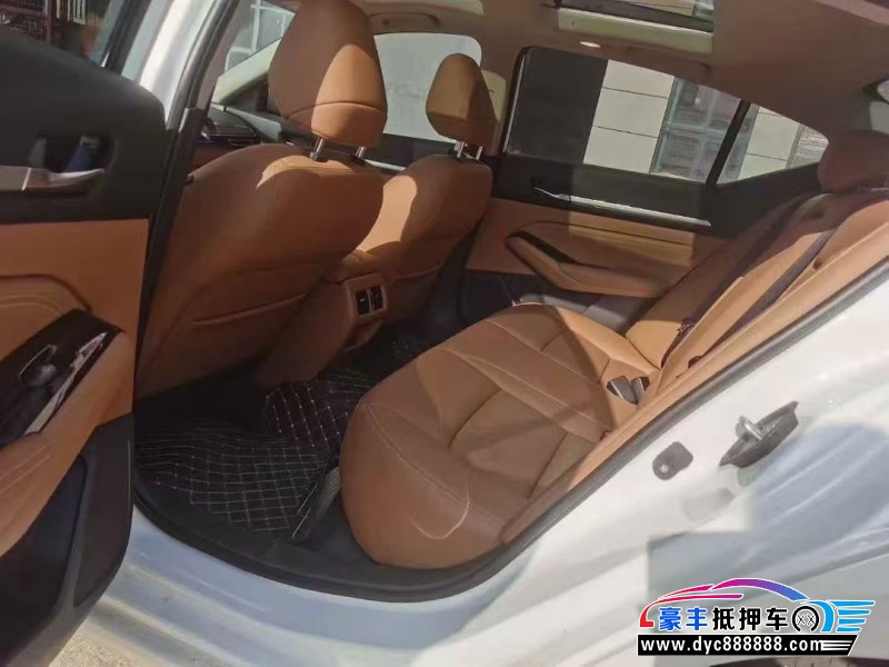 25年日产天籁轿车抵押车出售