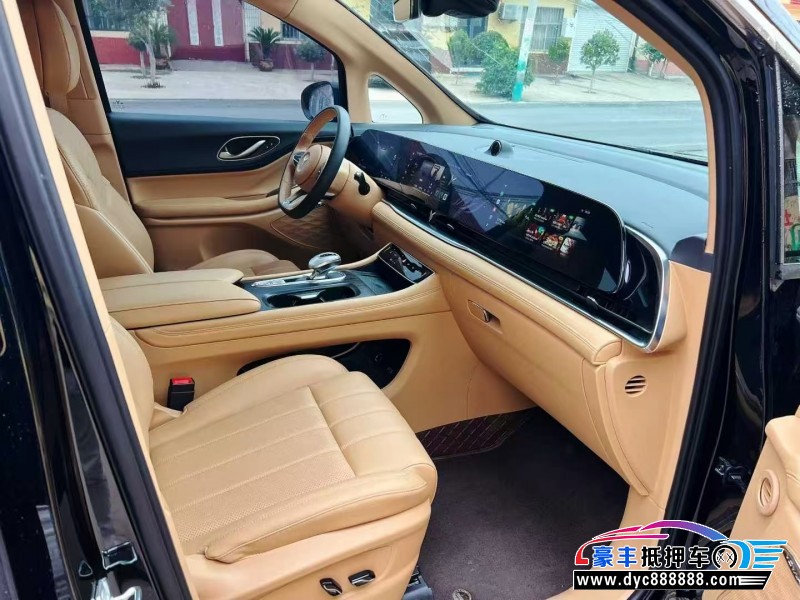 25年岚图梦想家轿车抵押车出售