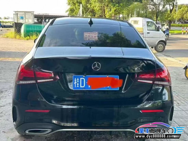 19年奔驰A轿车抵押车出售