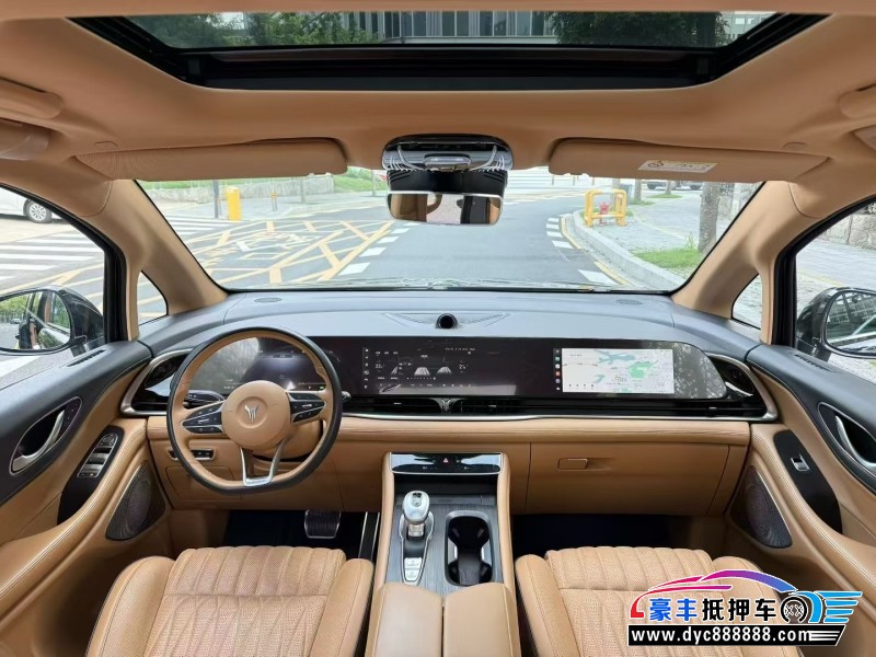 23年岚图梦想家轿车抵押车出售