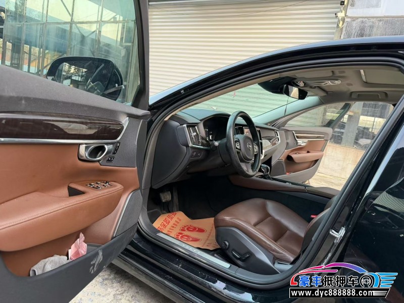 17年沃尔沃S90轿车抵押车出售