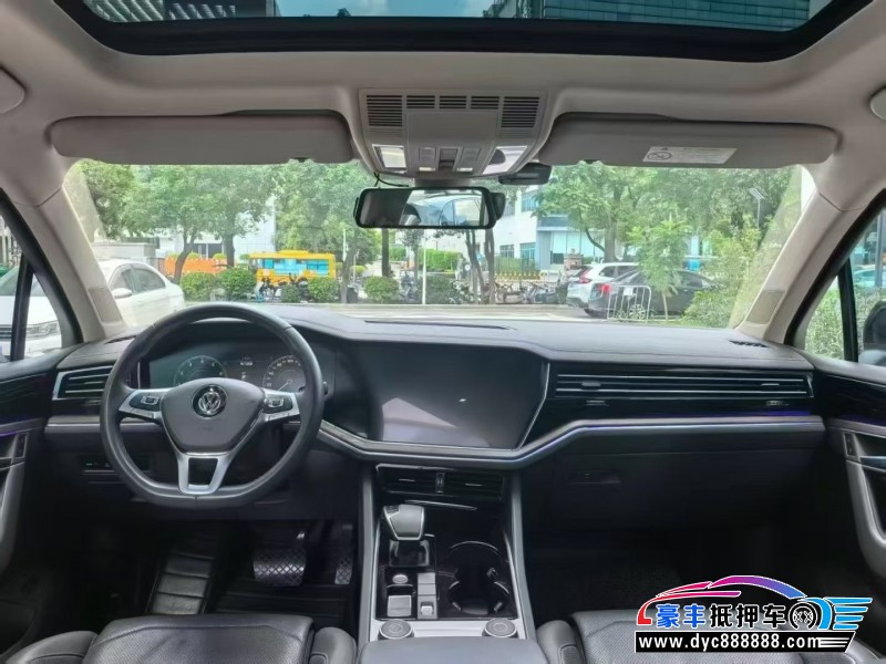 20年大众途锐轿车抵押车出售