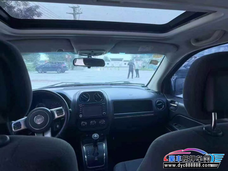 13年Jeep指南者轿车抵押车出售