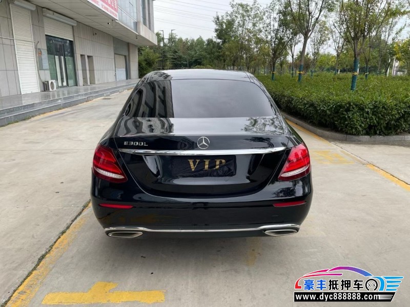 17年奔驰E轿车抵押车出售