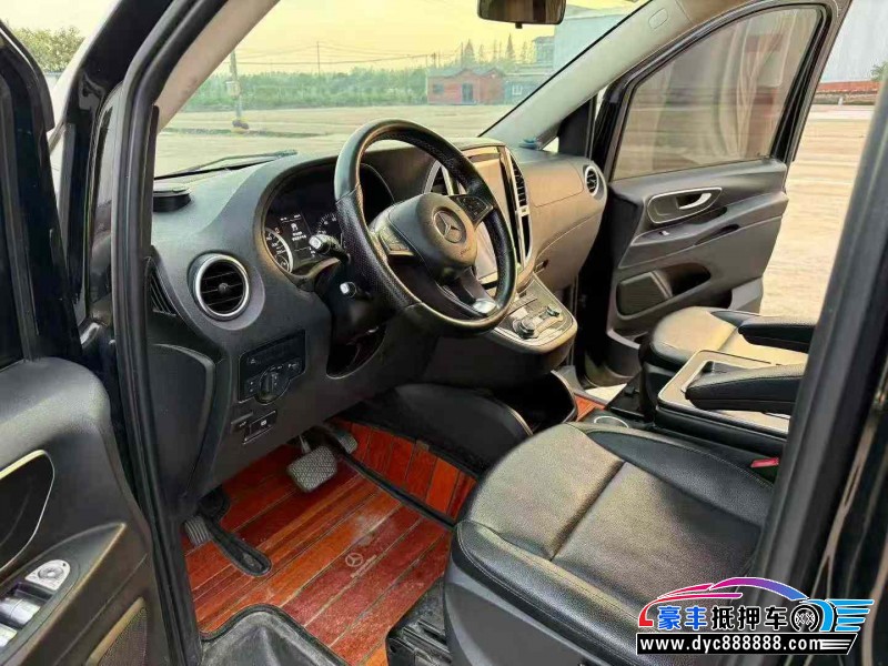 19年奔驰威霆轿车抵押车出售