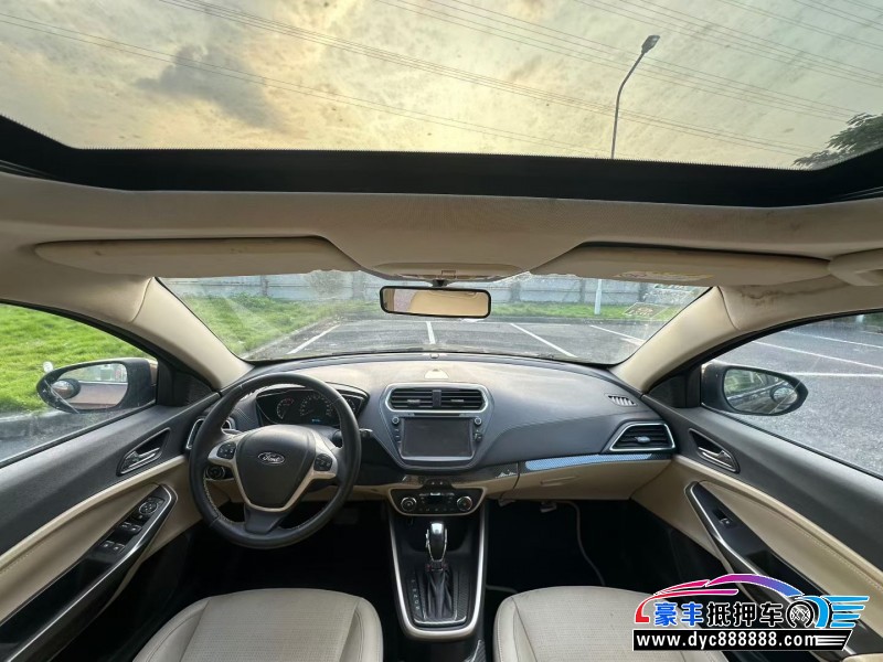 17年福特福睿斯轿车抵押车出售