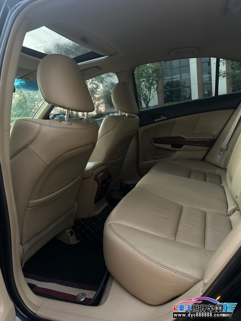 12年本田雅阁轿车抵押车出售