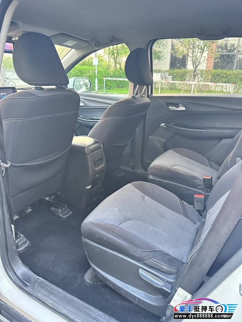 18年宝骏730轿车抵押车出售
