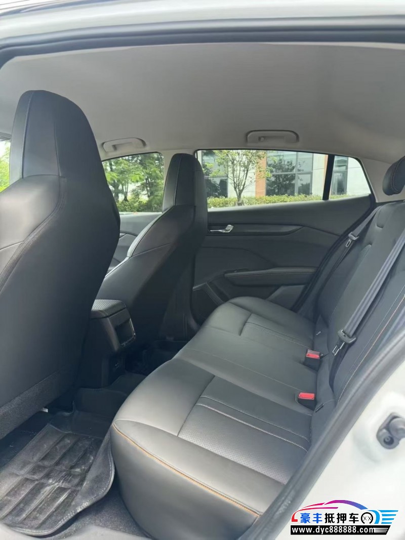 25年东风风神奕炫轿车抵押车出售